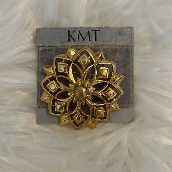 KMT gold vintage brooch pin flower - Picture 4 of 4